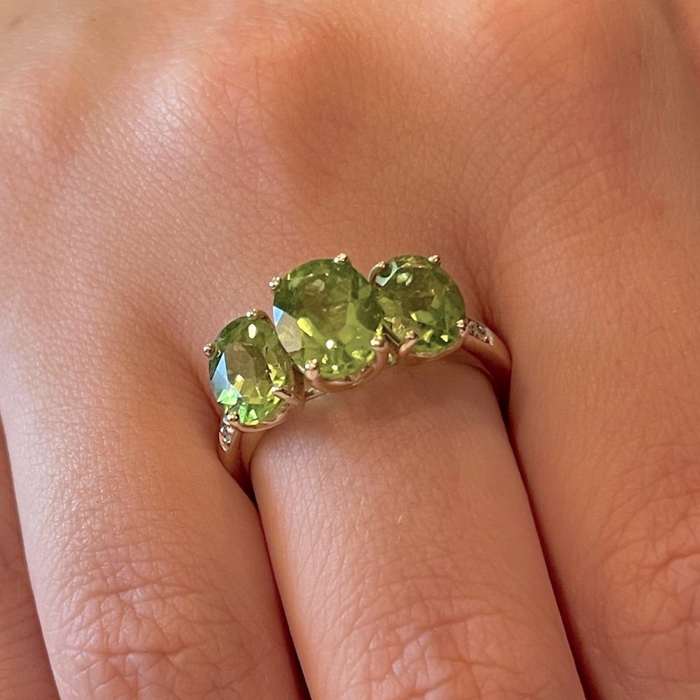 10k Yellow Gold Peridot & Diamond Ring, size 9-9.5
